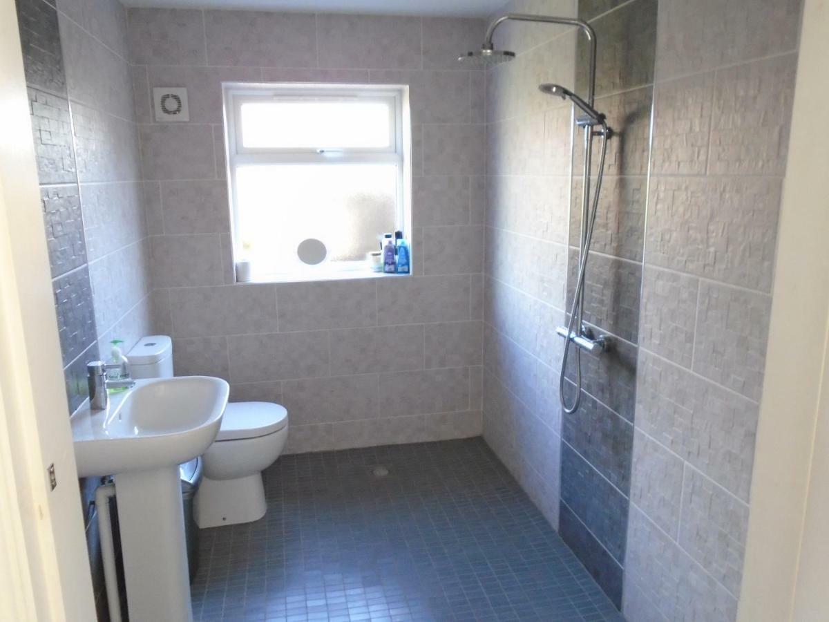 Tea In Liverpool - Private - Quiet - Ground Floor - En-Suite - Walk-In-Shower 外观 照片