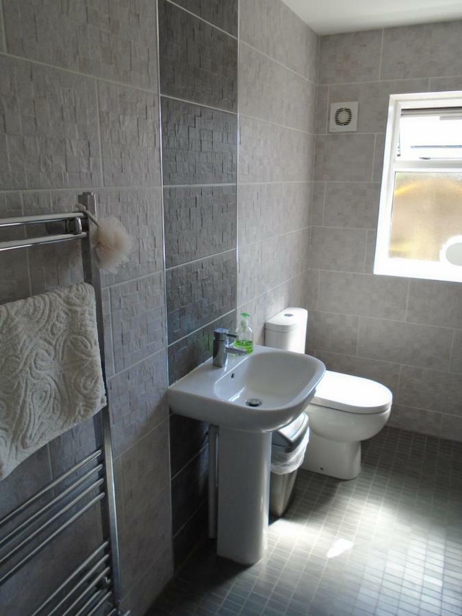 Tea In Liverpool - Private - Quiet - Ground Floor - En-Suite - Walk-In-Shower 外观 照片