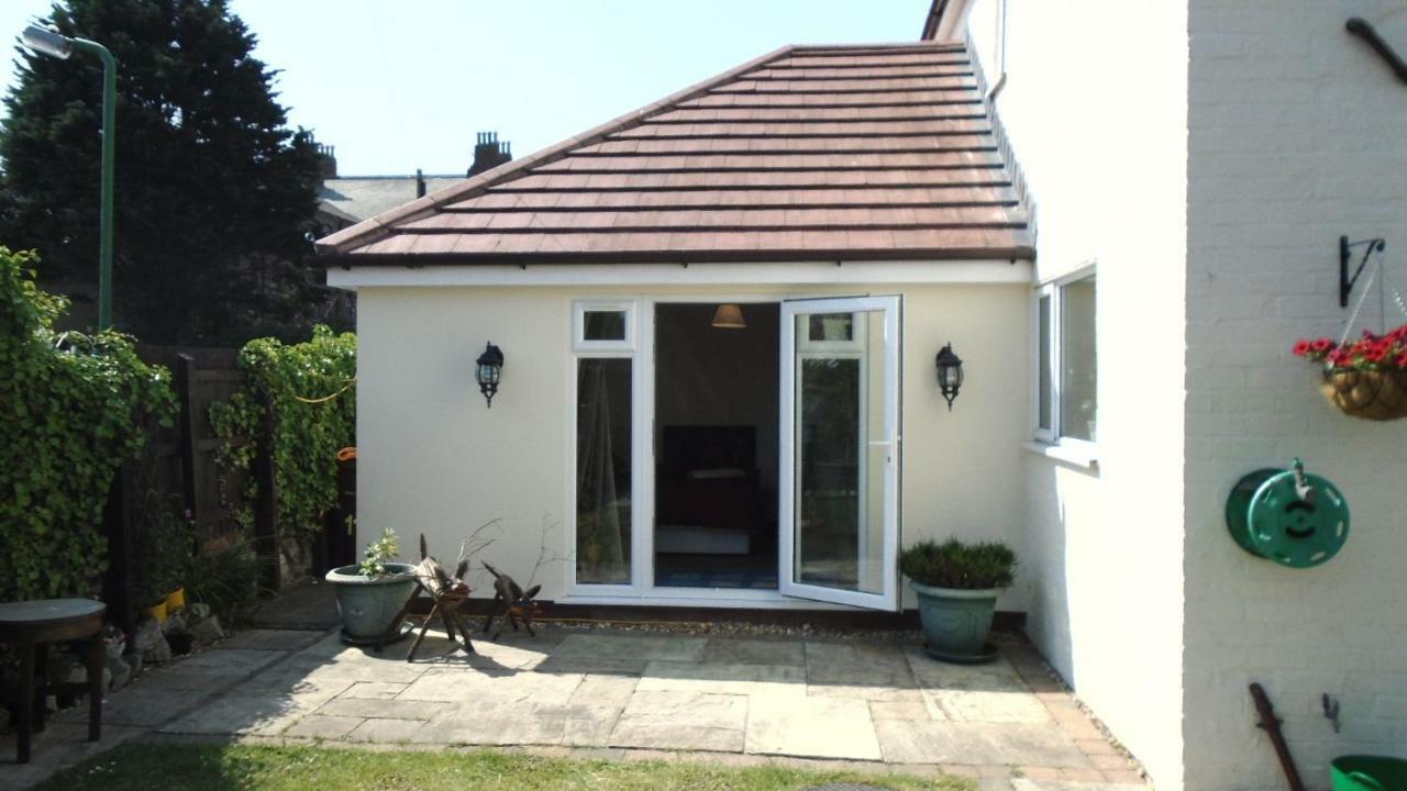 Tea In Liverpool - Private - Quiet - Ground Floor - En-Suite - Walk-In-Shower 外观 照片