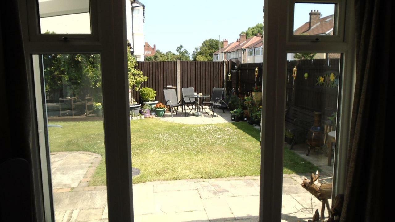 Tea In Liverpool - Private - Quiet - Ground Floor - En-Suite - Walk-In-Shower 外观 照片