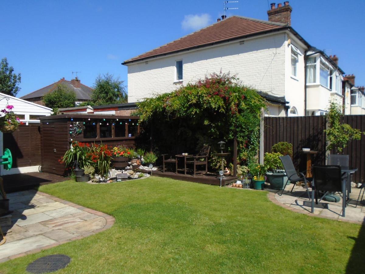 Tea In Liverpool - Private - Quiet - Ground Floor - En-Suite - Walk-In-Shower 外观 照片