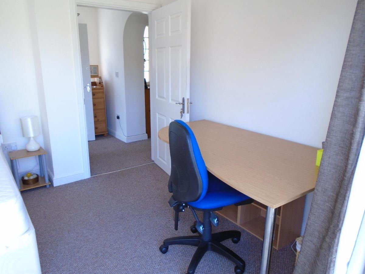 Tea In Liverpool - Private - Quiet - Ground Floor - En-Suite - Walk-In-Shower 外观 照片